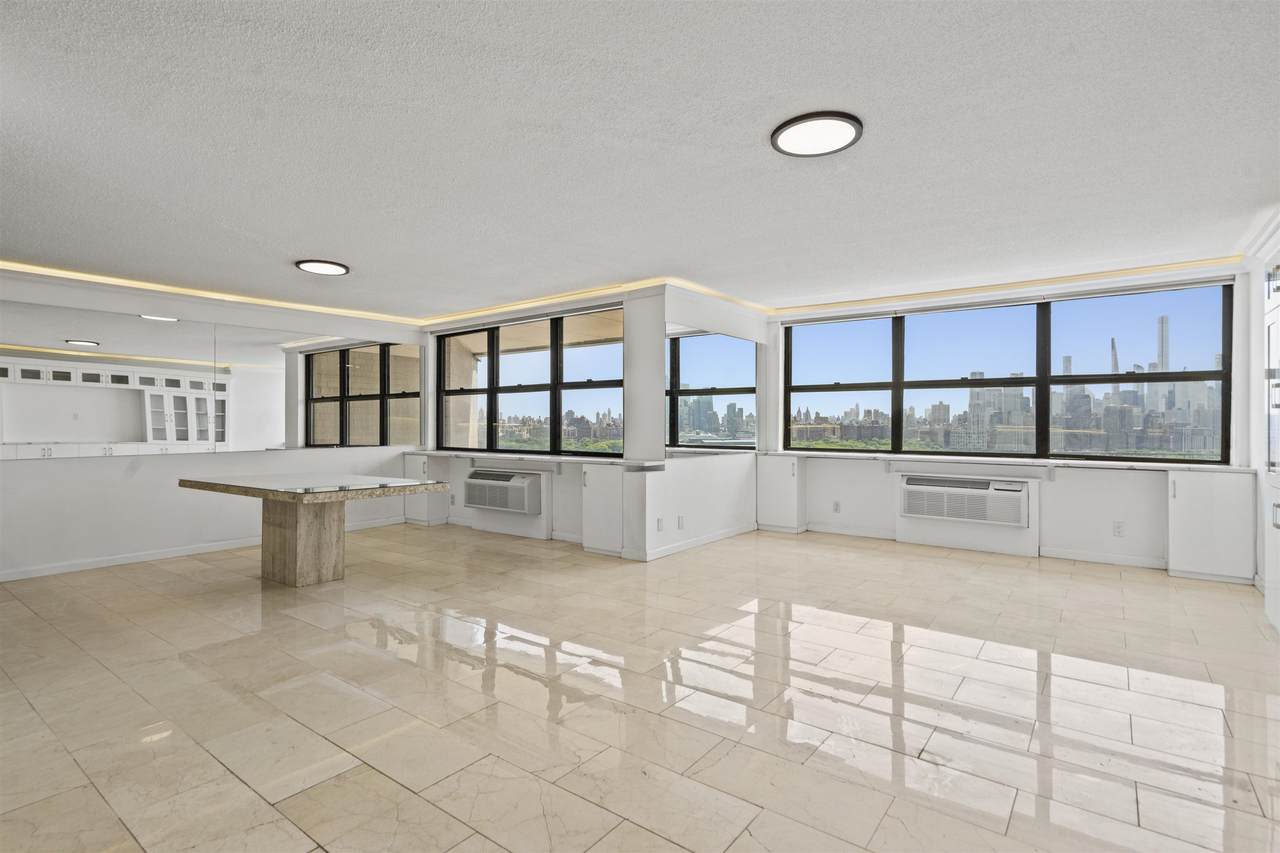 7004 Blvd East - Photo 1