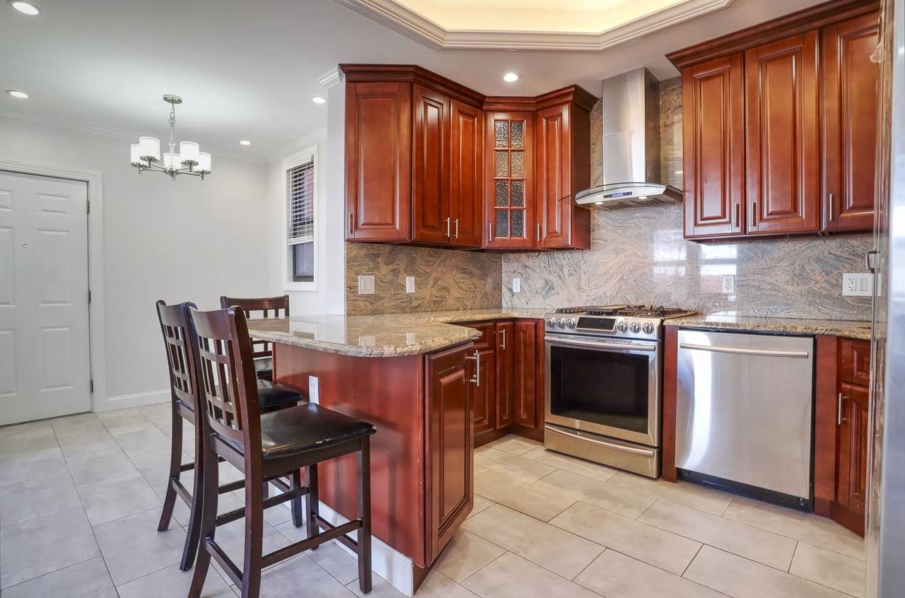 915 Central Ave - Photo 1