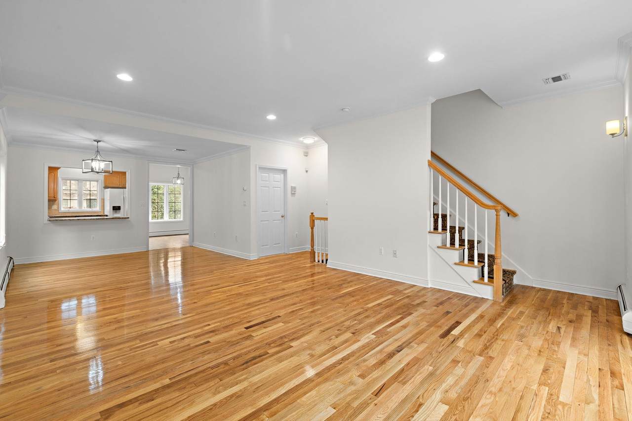 22 Grand St - Photo 1