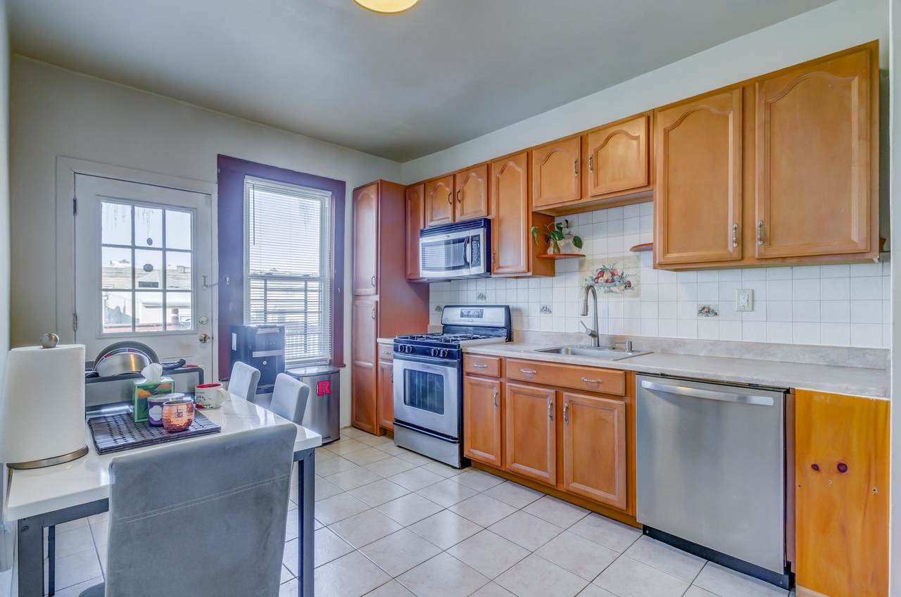 27 Romaine Ave - Photo 1