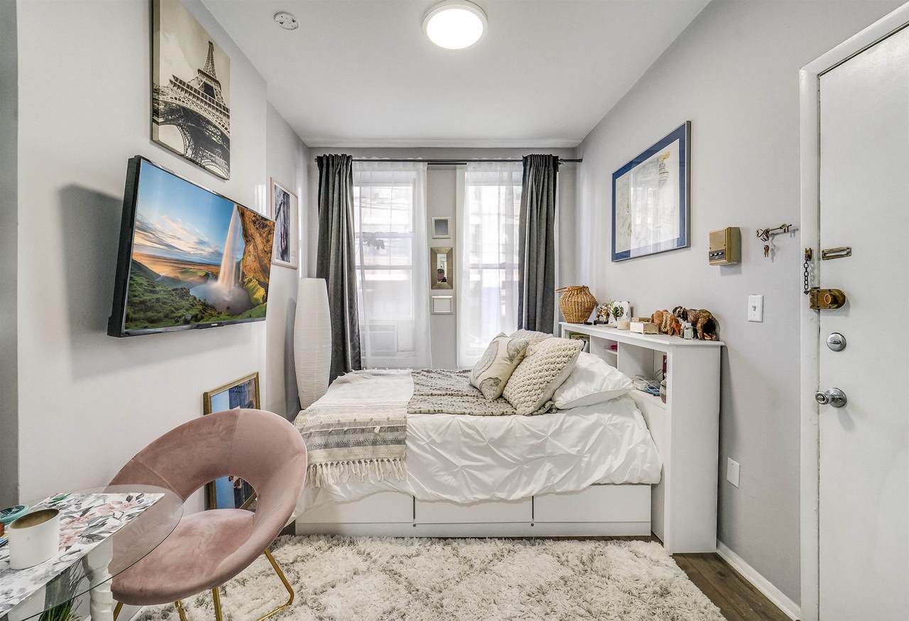 320 Jefferson St - Photo 1