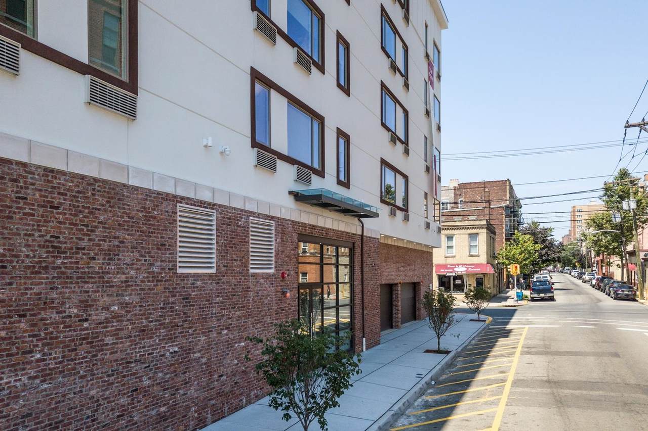 6122 Hudson Ave - Photo 1