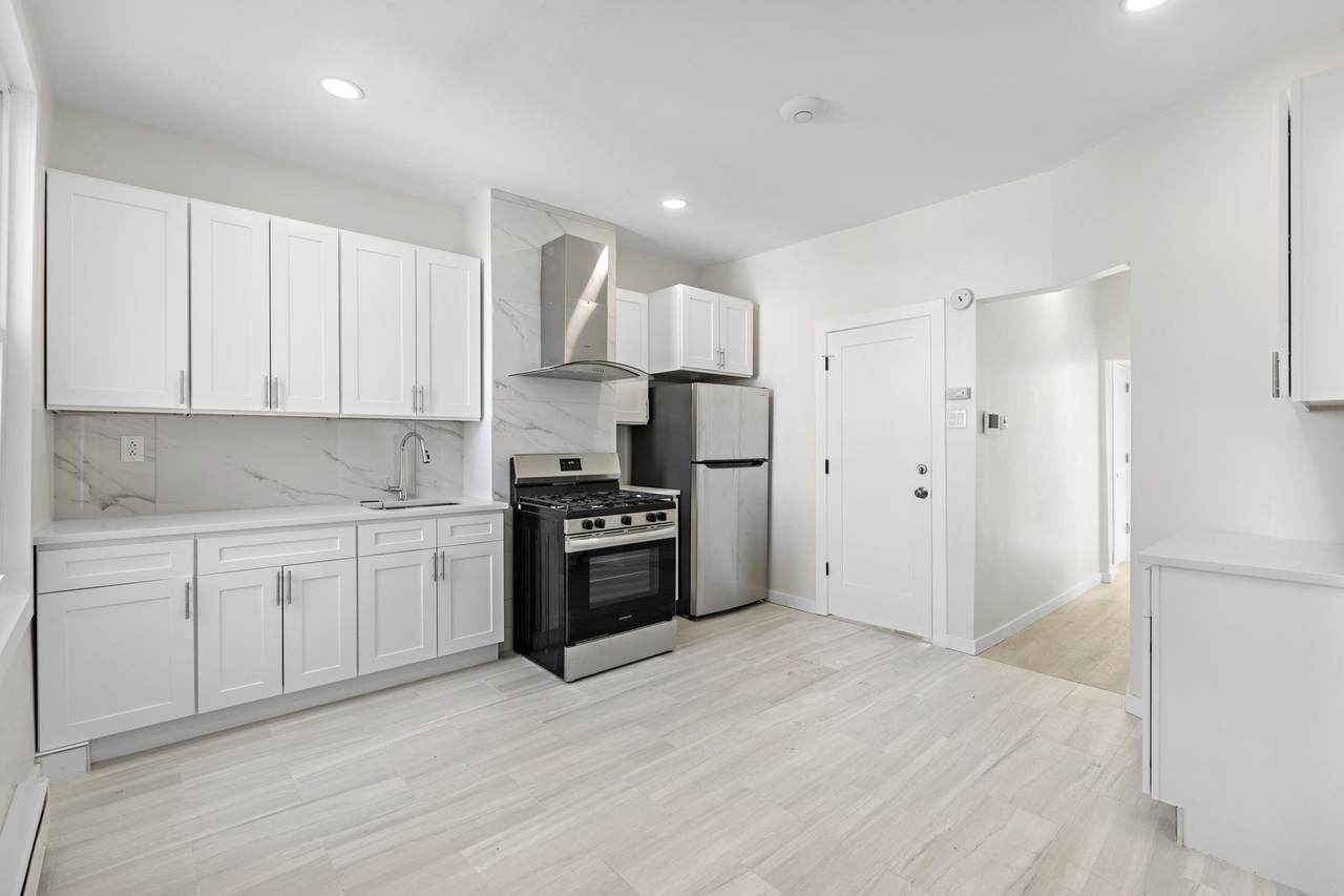 600 67TH ST - Photo 1