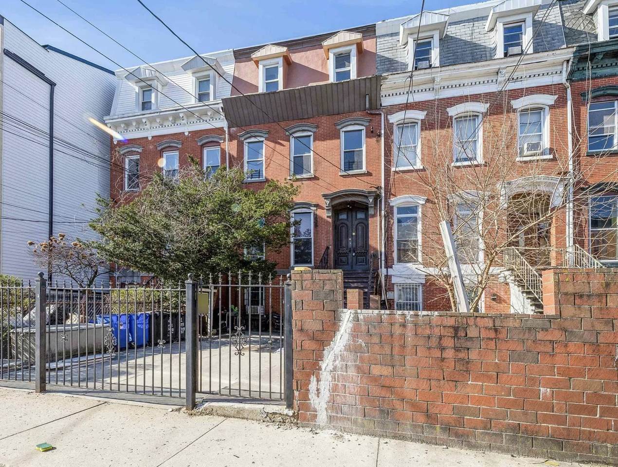 291 Forrest St - Photo 1