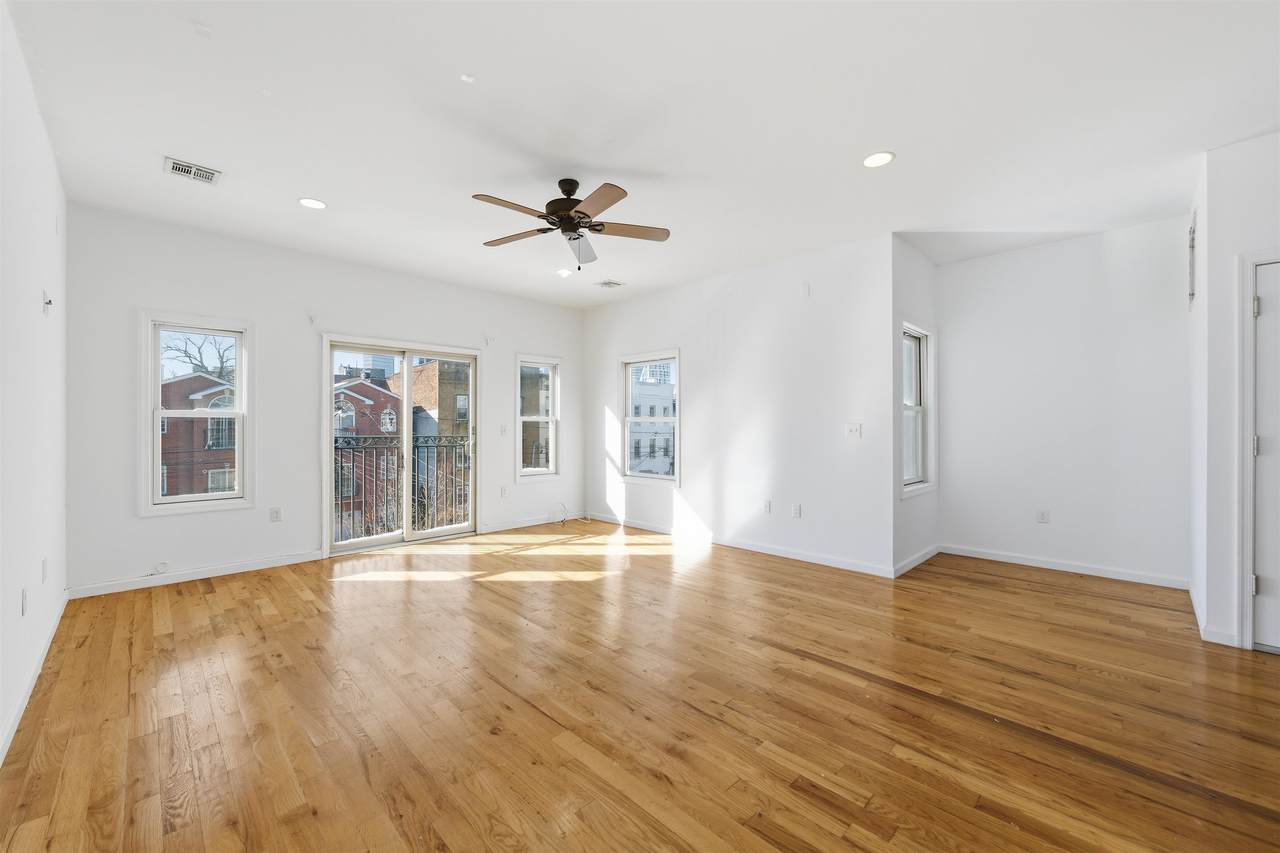 54 Laidlaw Ave - Photo 1