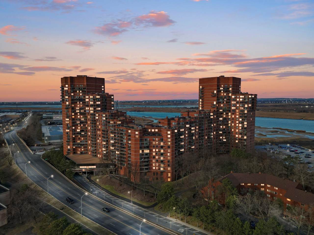 427 Harmon Cove Tower - Photo 1