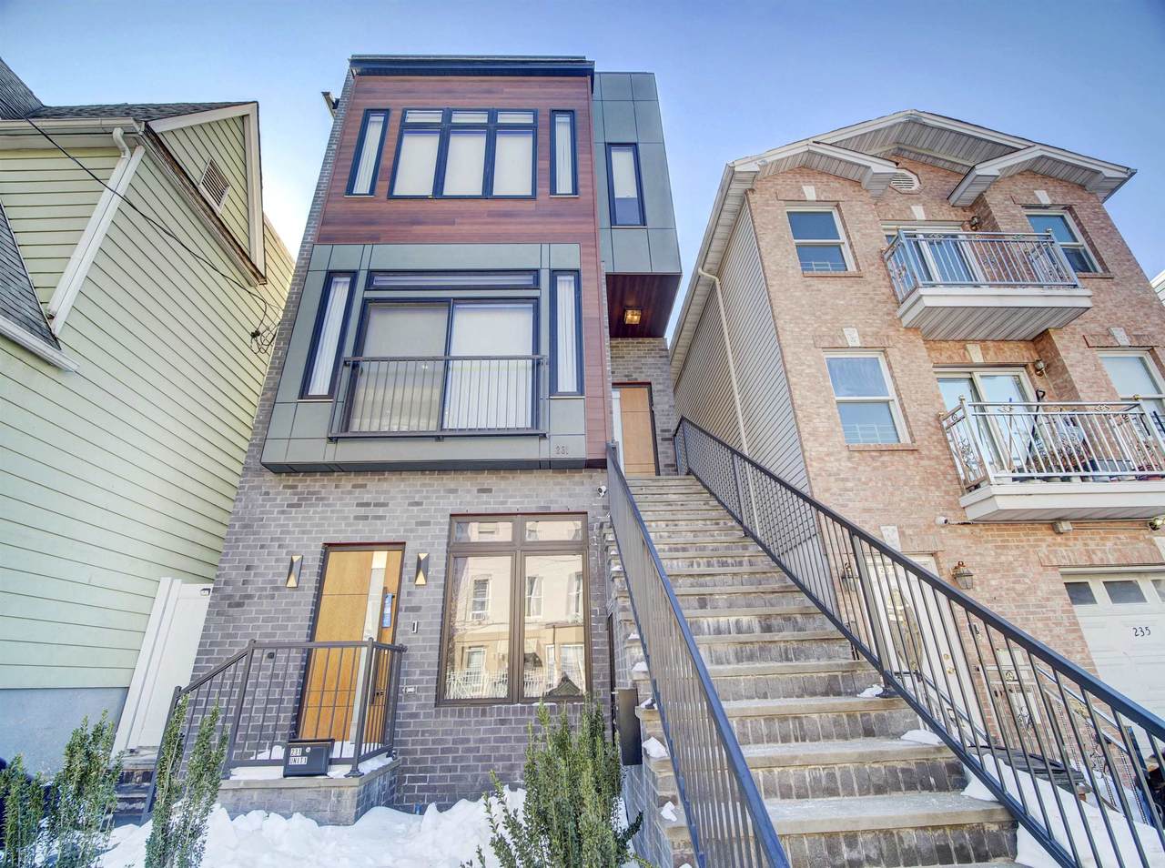 231 Clinton Ave - Photo 1