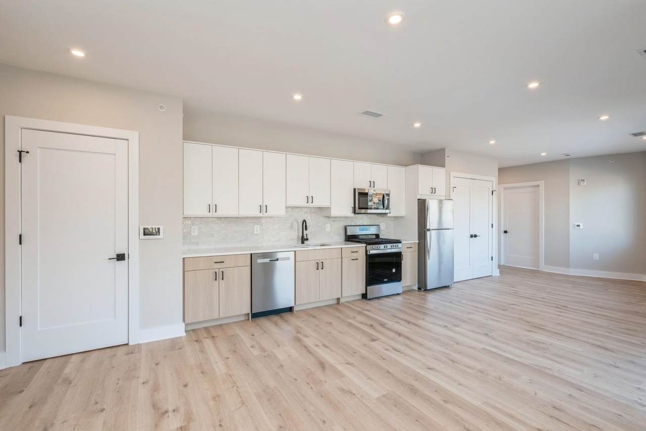 201-205 Randolph Ave - Photo 1