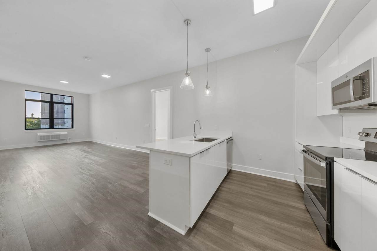 121 34TH ST - Photo 1