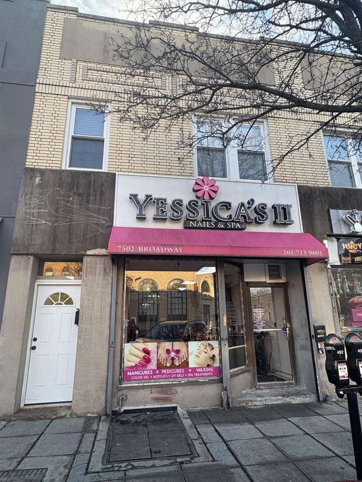 7502 Broadway - Photo 1