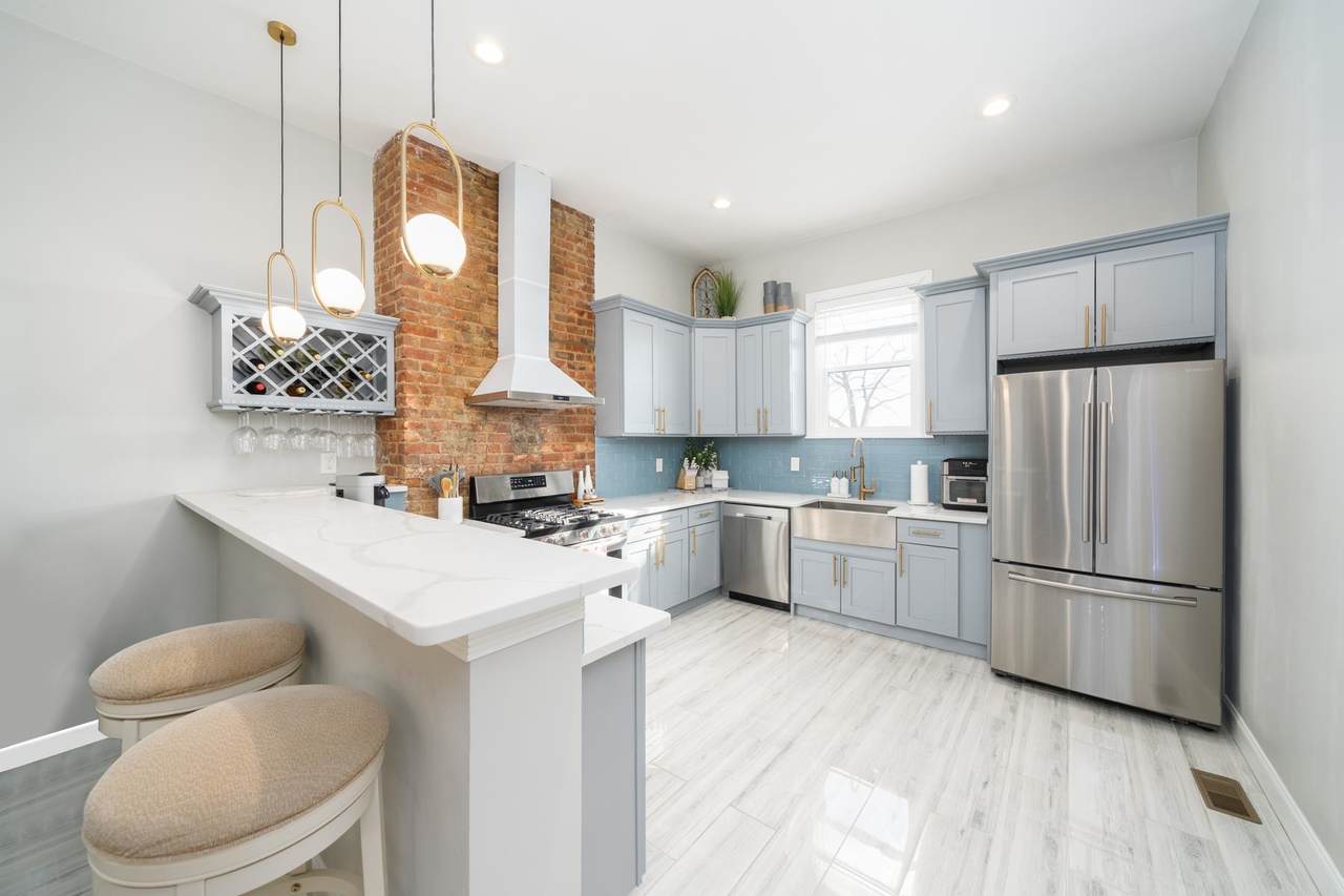 380 Princeton Ave - Photo 1