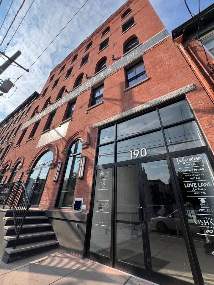 190 Christopher Columbus Dr - Photo 1