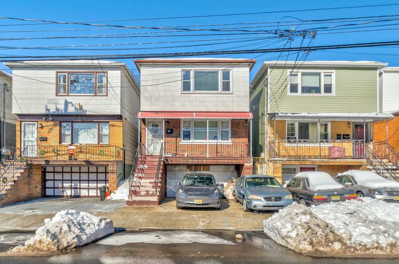 129 Garfield Ave - Photo 1