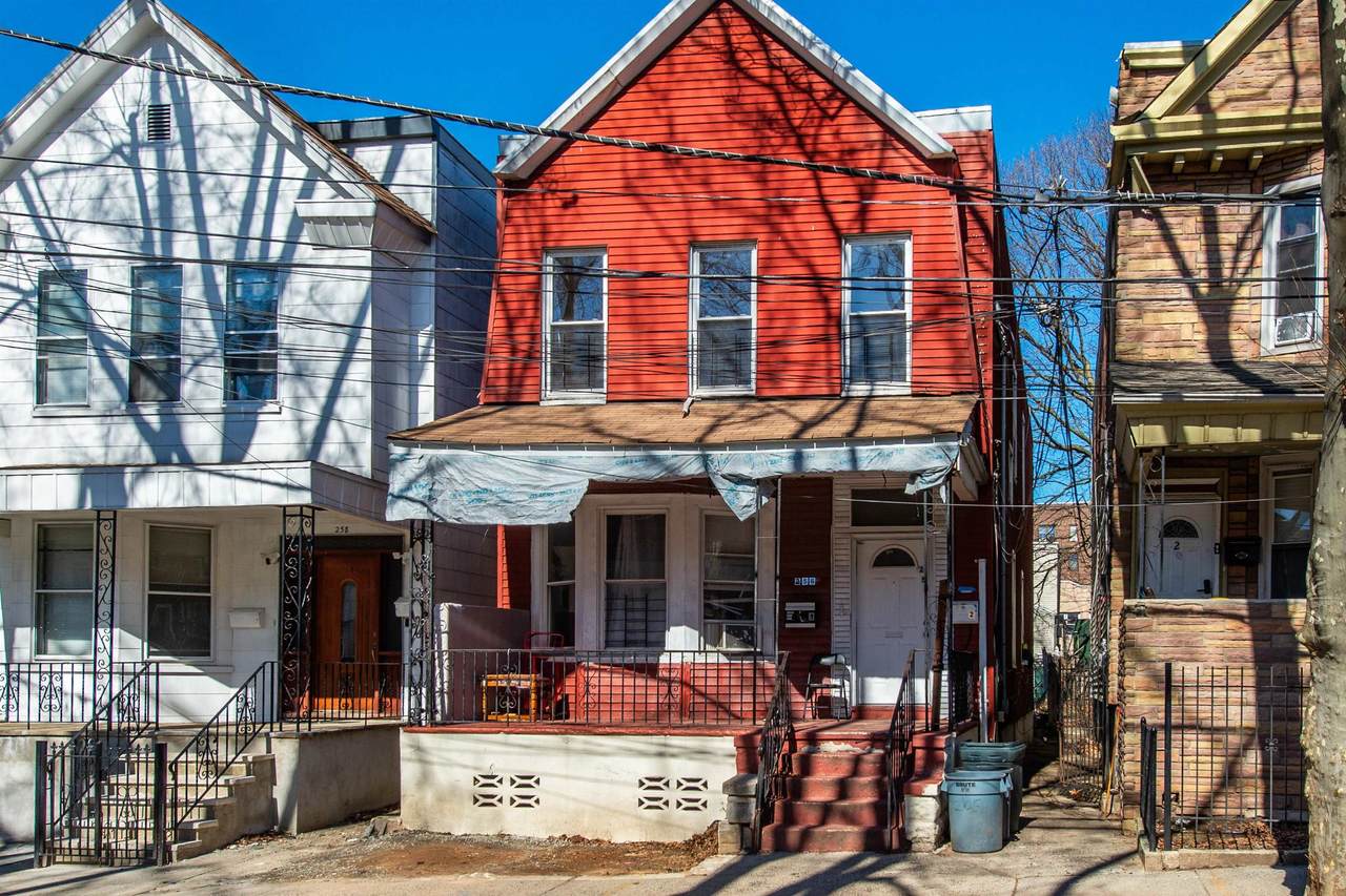 256 Clinton Ave - Photo 1