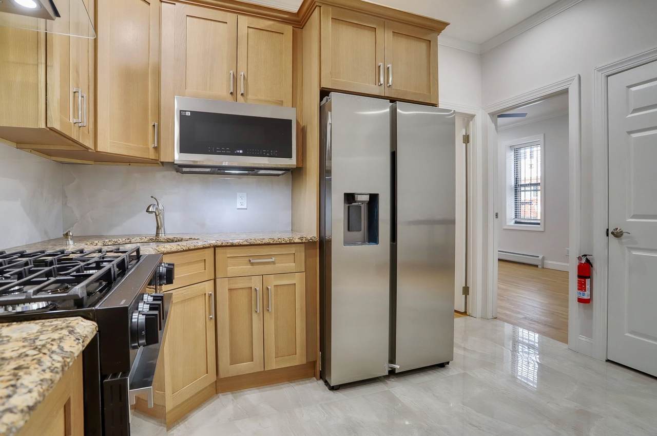 915 Central Ave - Photo 1