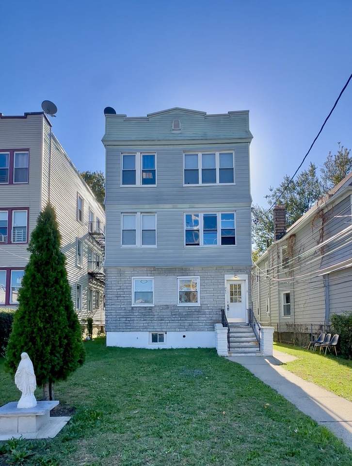 245 Duncan Ave - Photo 1