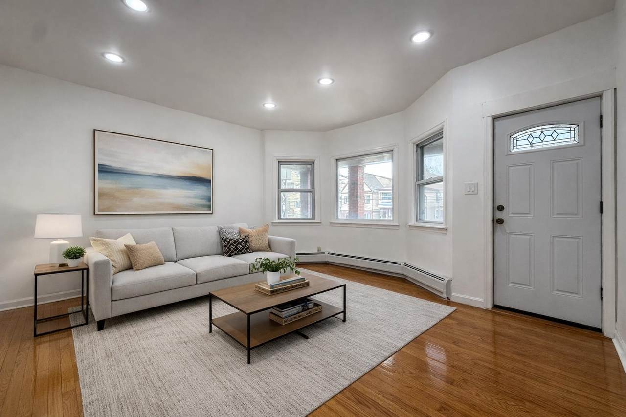 136 West 31St St - Photo 1