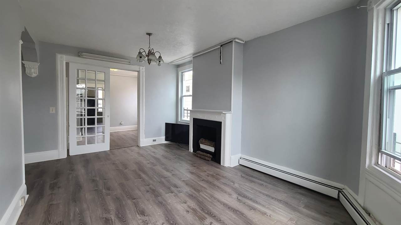 302 Summit Ave - Photo 1