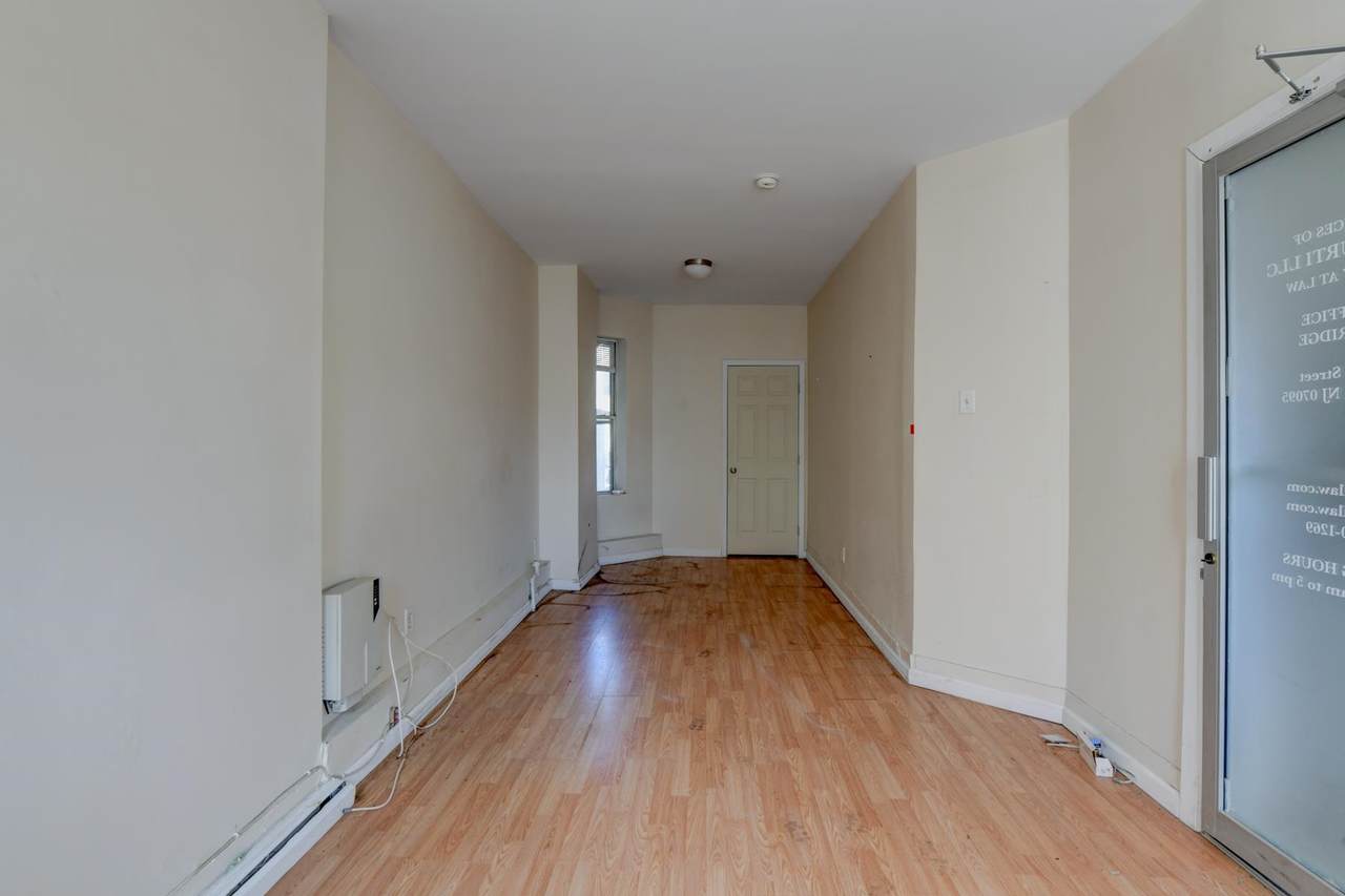 10 Liberty Ave - Photo 1