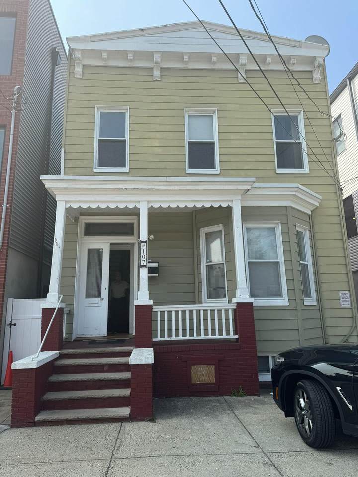 107 Poplar St - Photo 1