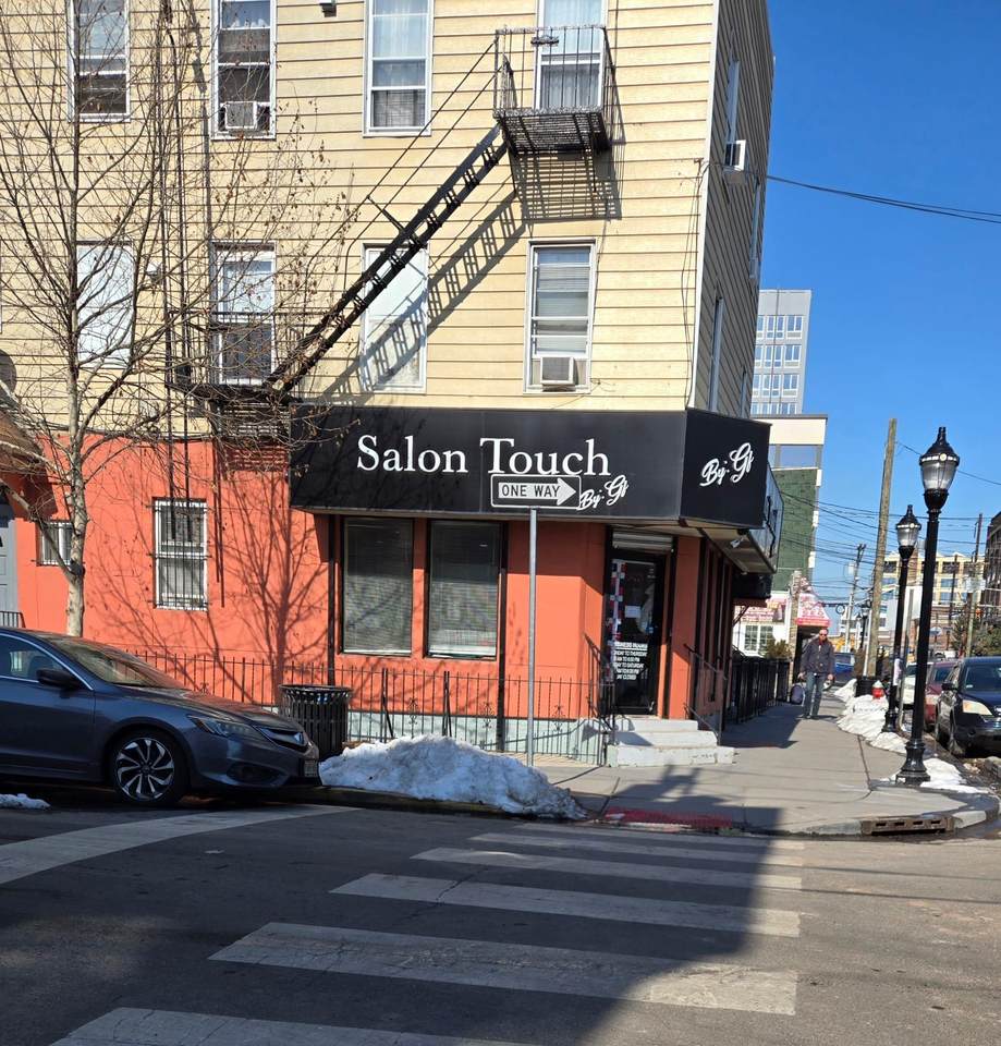 1049 West Side Ave - Photo 1