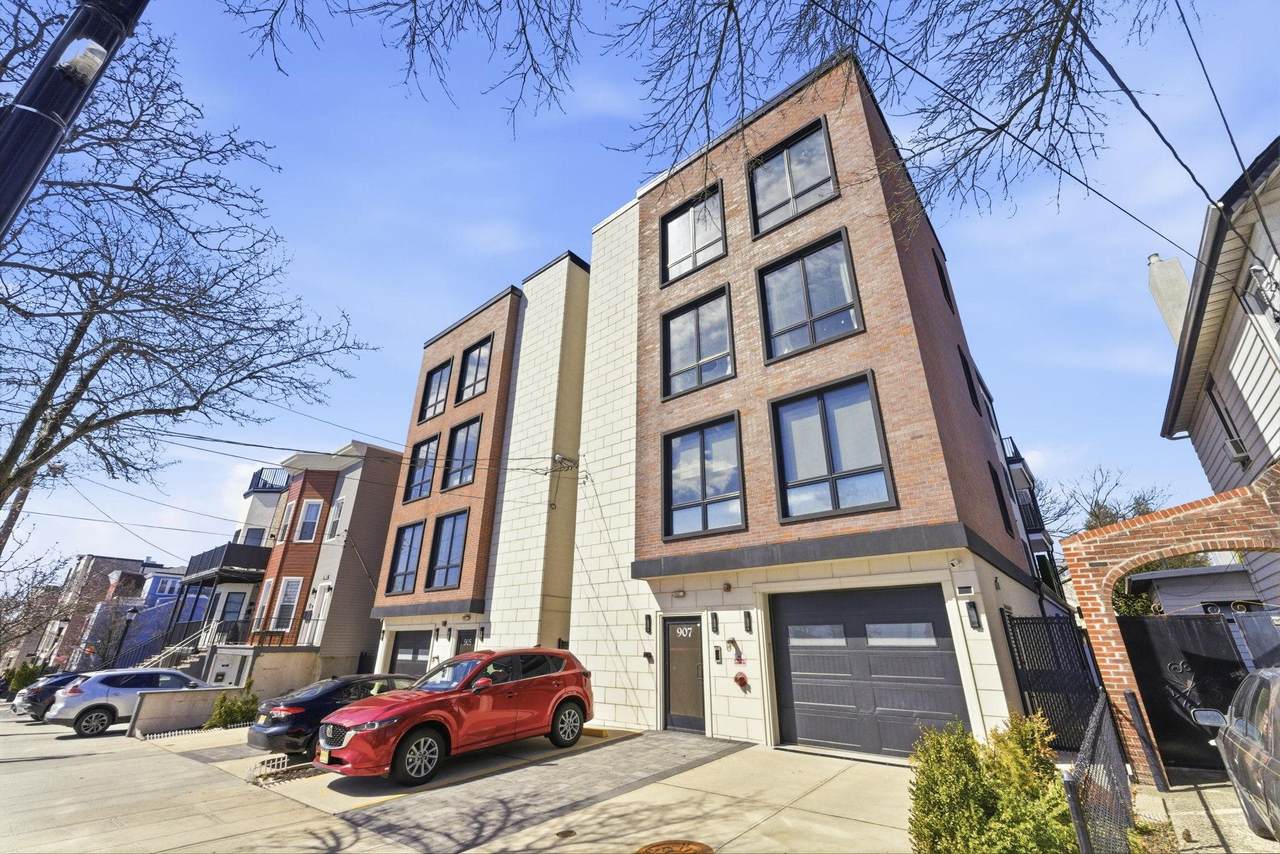 907 Palisade Ave - Photo 1