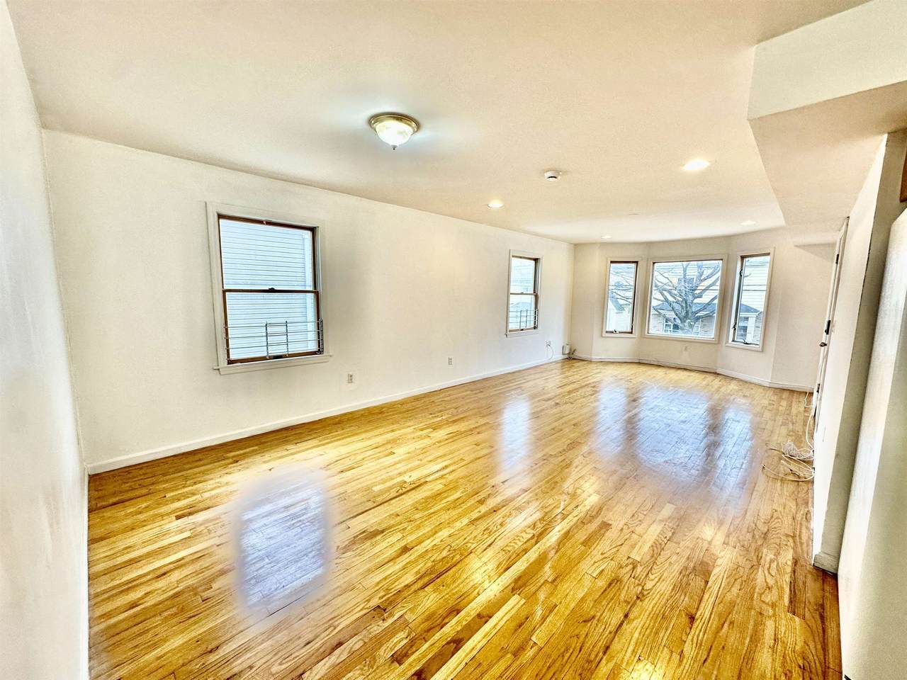 53 Williams Ave - Photo 1