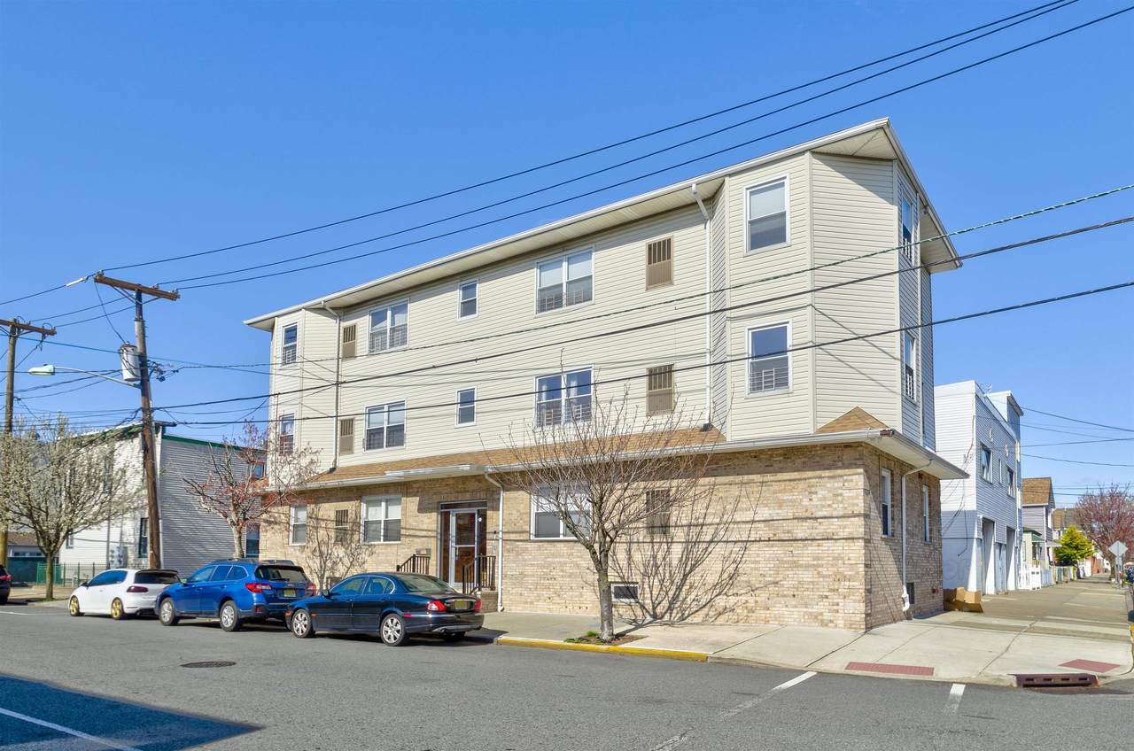15 Isabella Ave - Photo 1