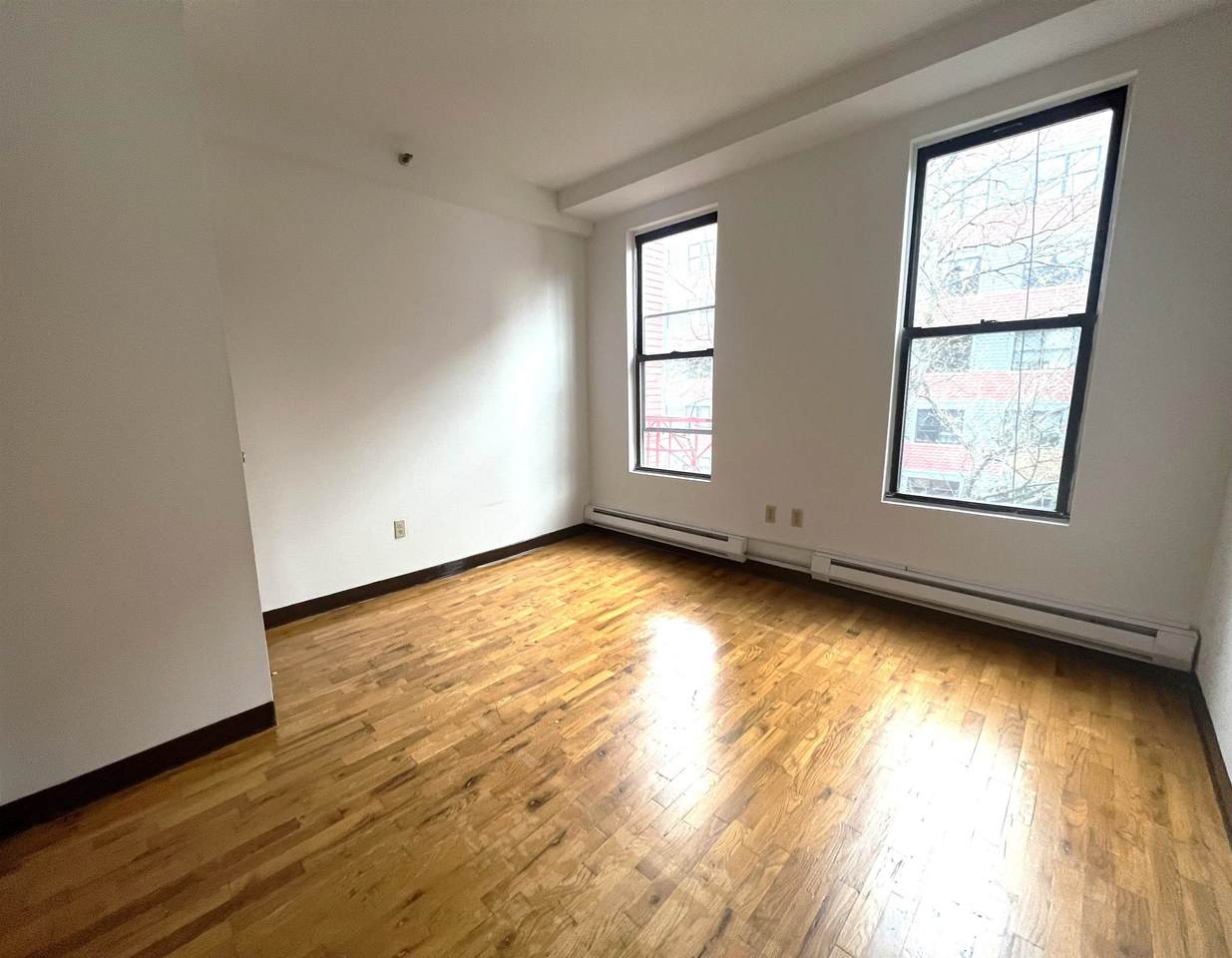 1409 Grand St - Photo 1