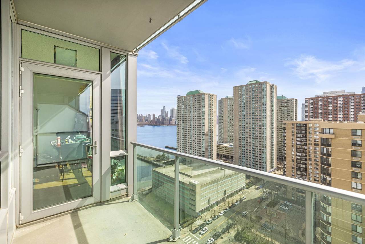 20 Newport Parkway - Photo 1