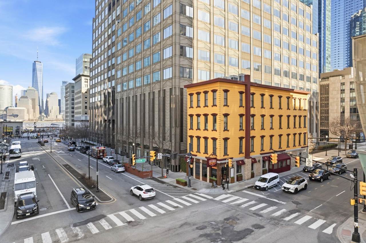 31 Montgomery St - Photo 1