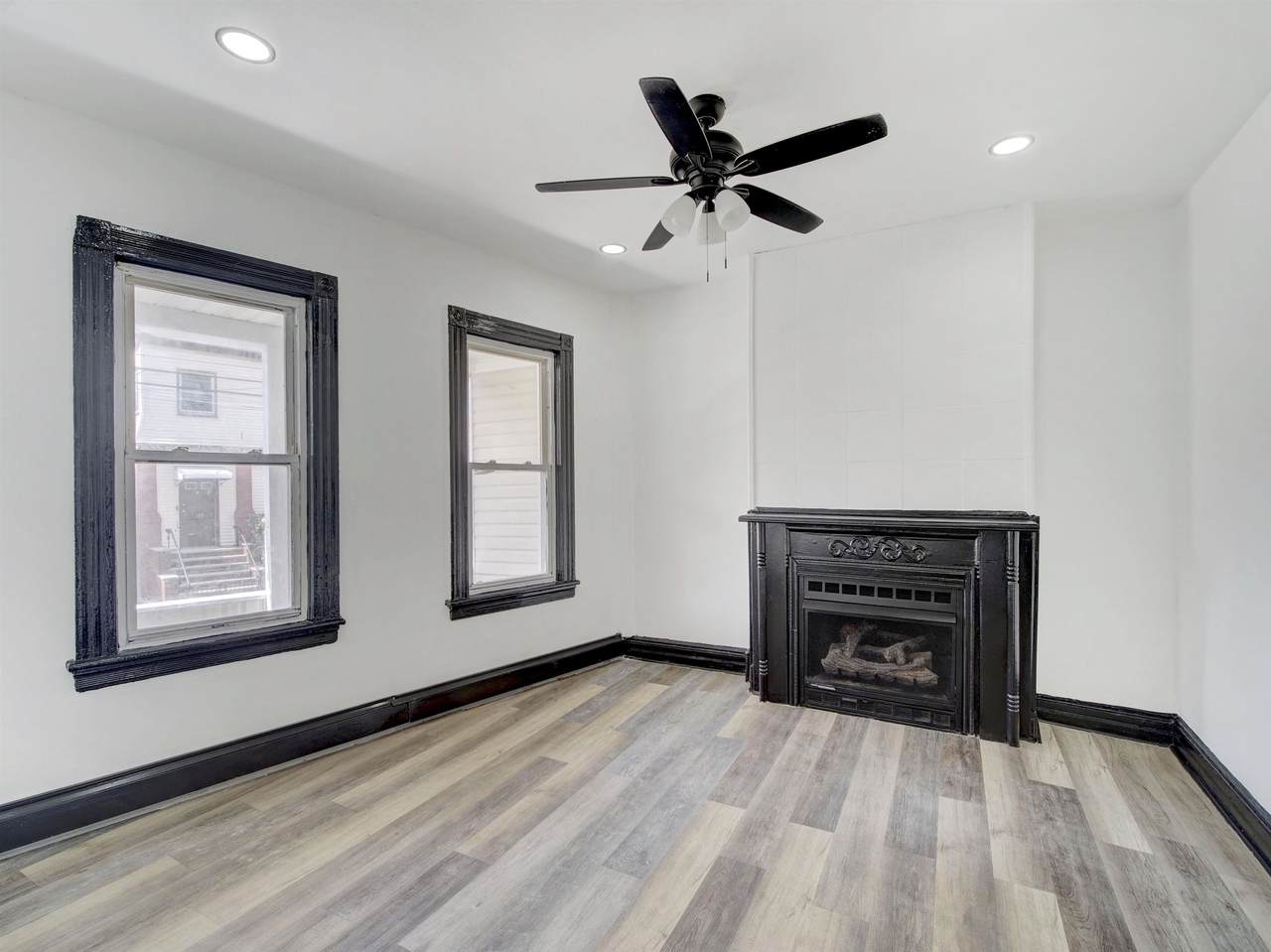 166 Cator Ave - Photo 1