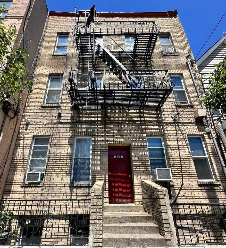 208 38TH ST - Photo 1