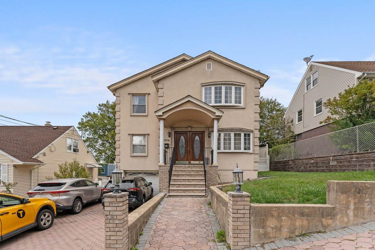 1506 88TH ST - Photo 1