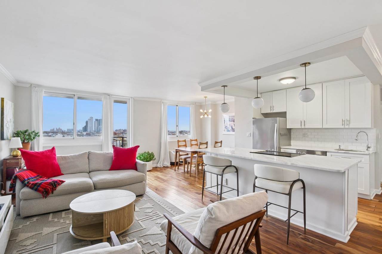 100 Manhattan Ave - Photo 1