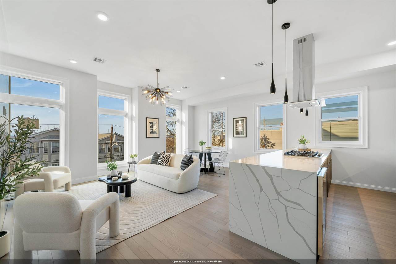 272 Terrace Ave - Photo 1