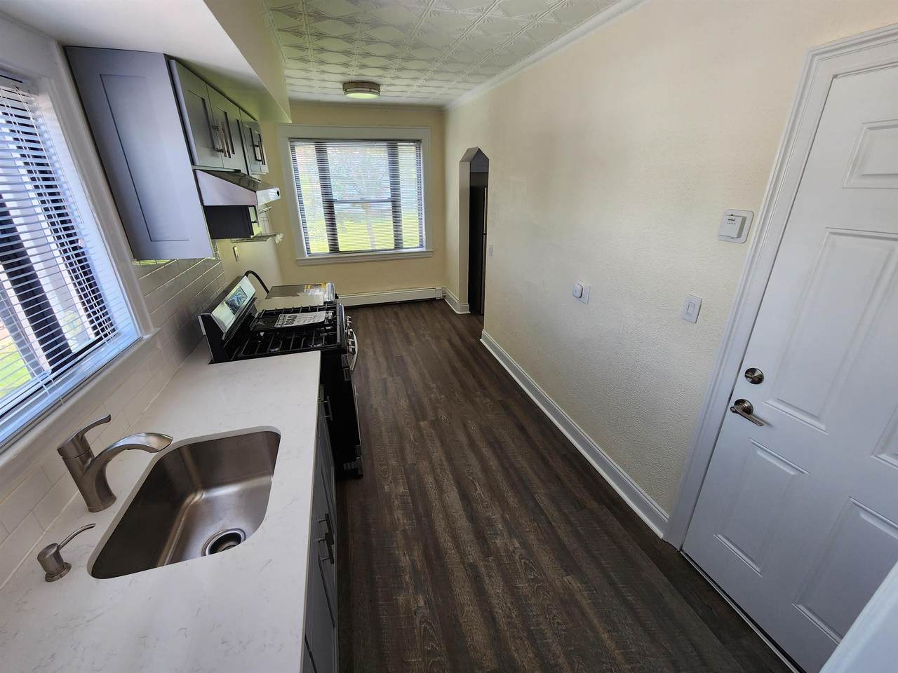 432 Broad Ave - Photo 1