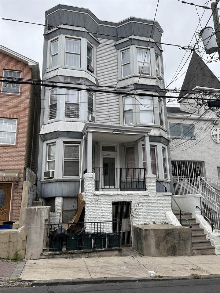 18 Graham Ave - Photo 1