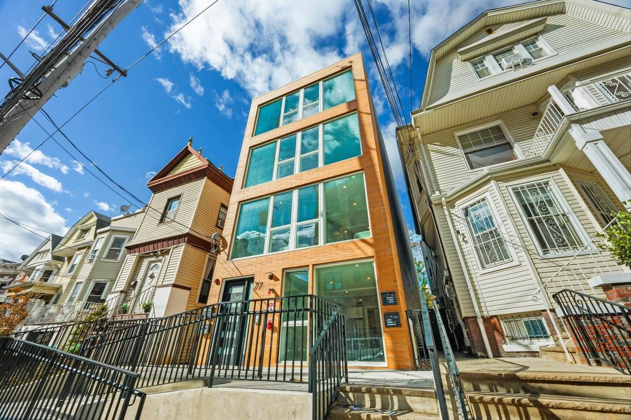 77 Van Reypen St - Photo 1