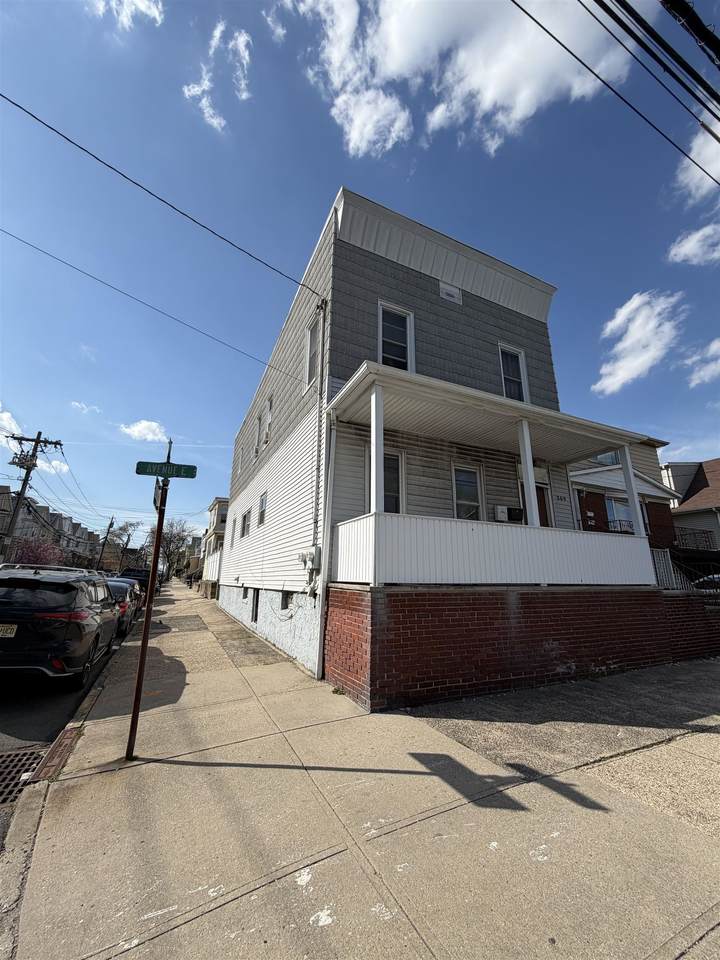 369-371 Avenue E - Photo 1