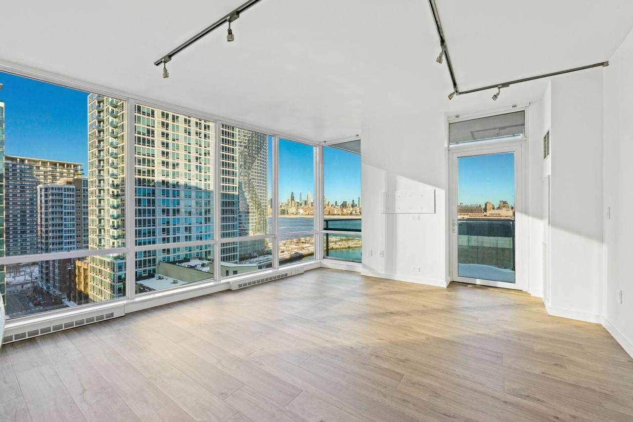 20 Newport Parkway - Photo 1