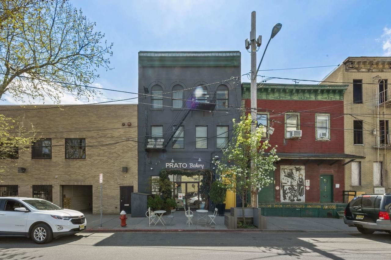 371 4TH ST - Photo 1