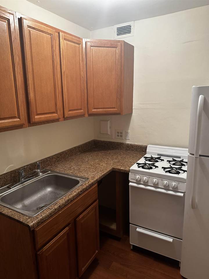 6515 Blvd East - Photo 1