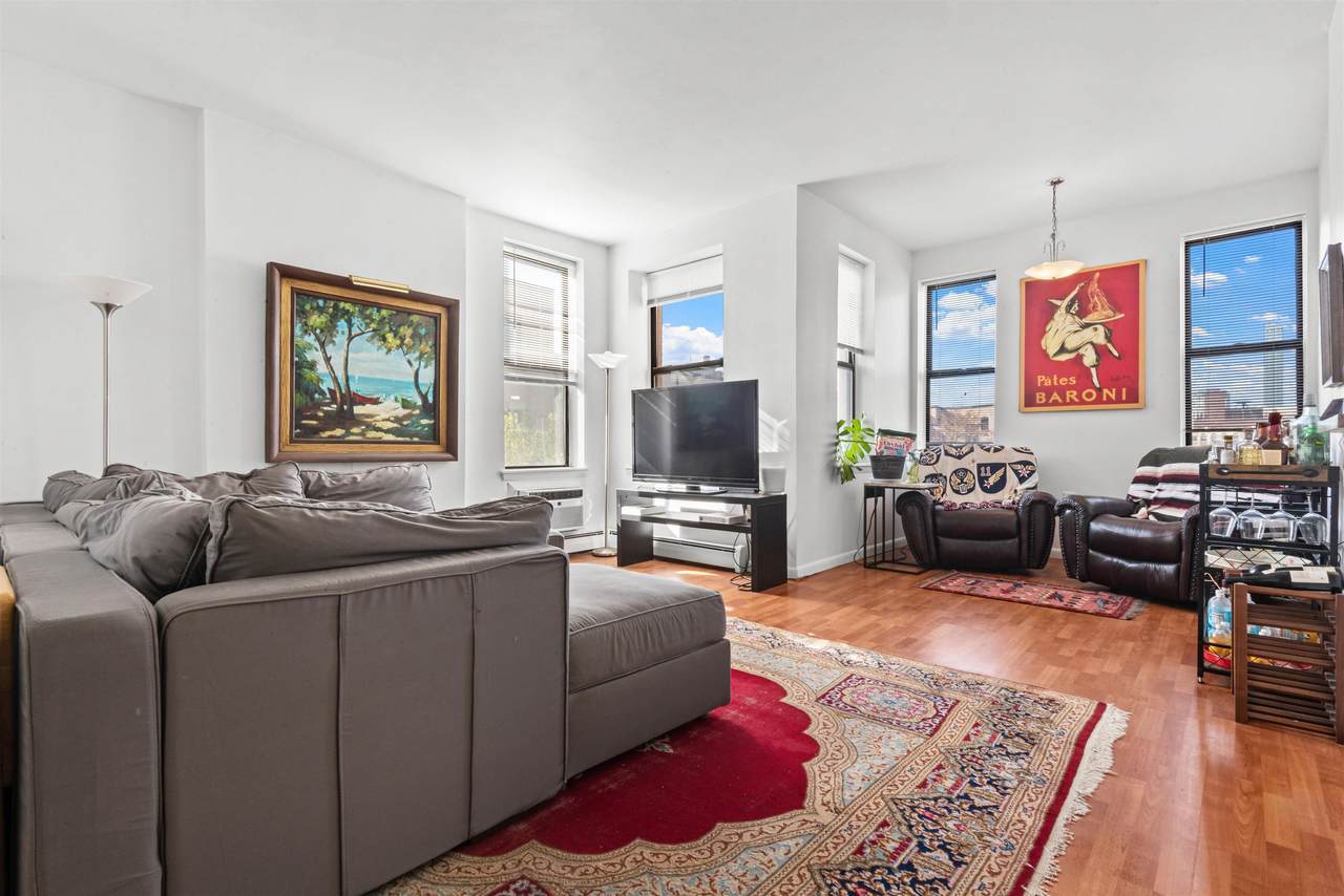 263 10TH ST - Photo 1