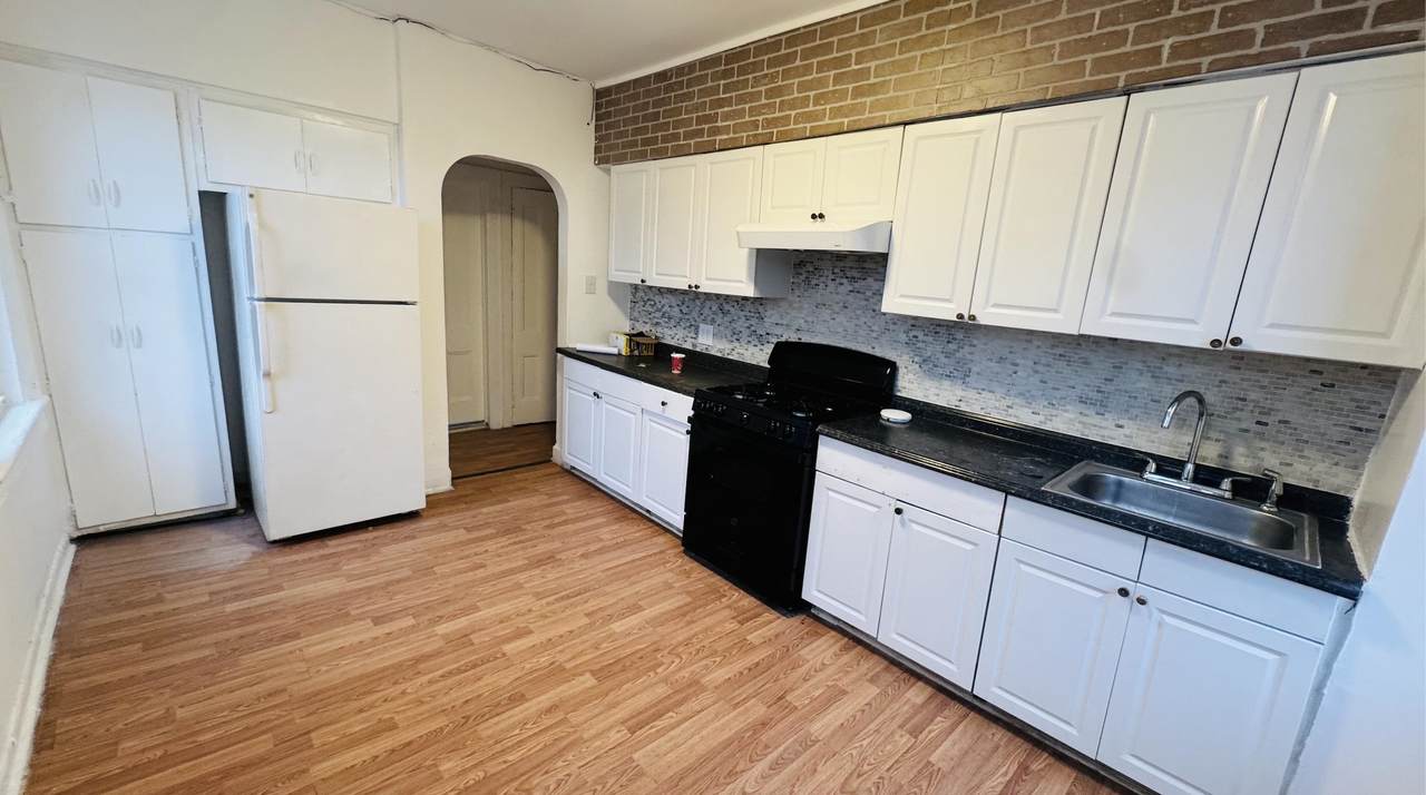 1153 Summit Ave - Photo 1