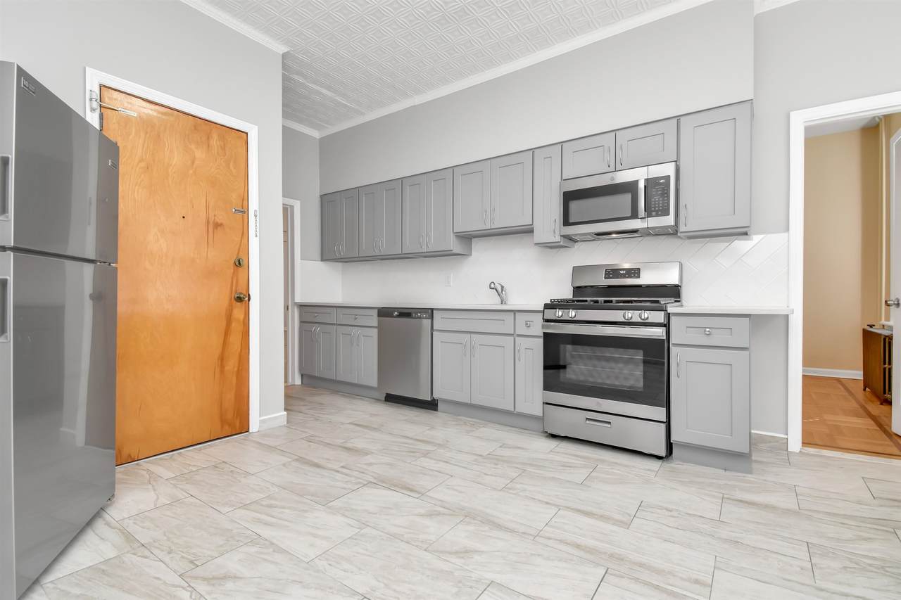 2307 New York Ave - Photo 1