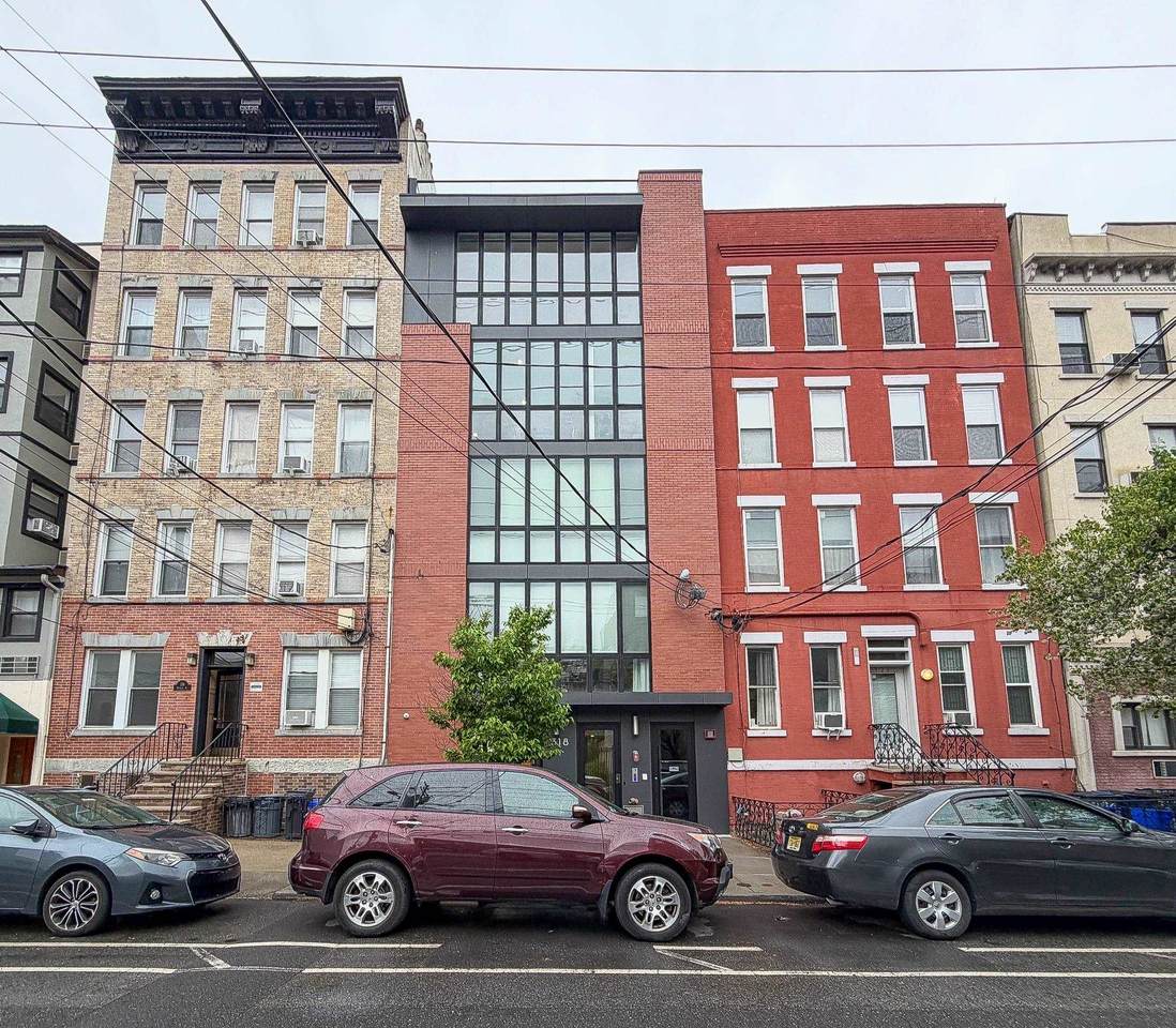 318 Madison St - Photo 1