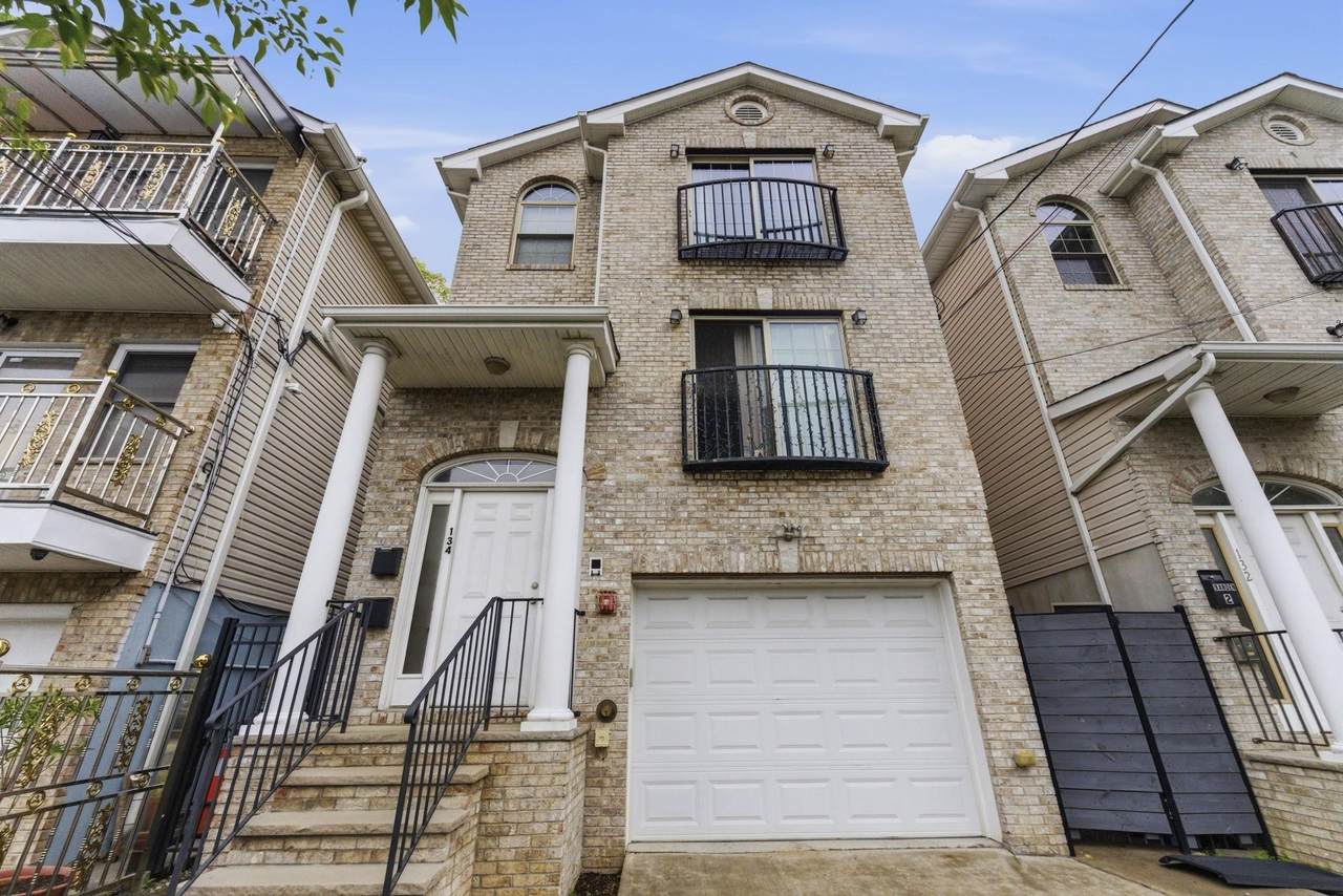 134 Gates Ave - Photo 1