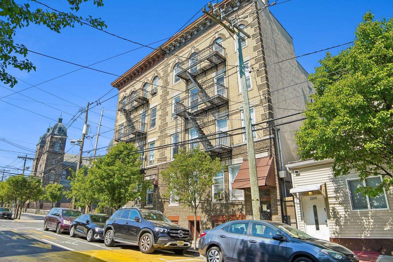 2103 West St - Photo 1