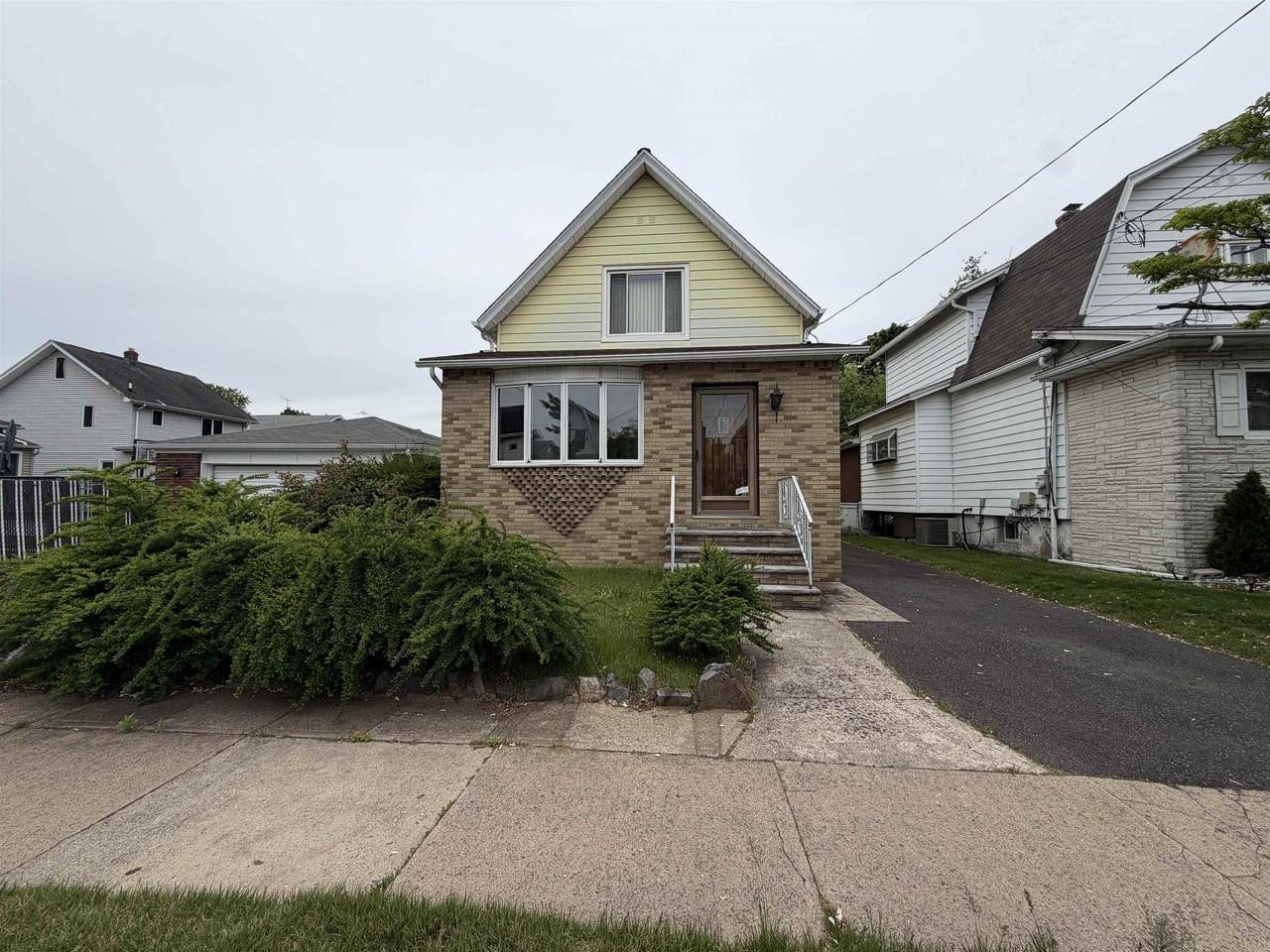 337 Willow Ave - Photo 1